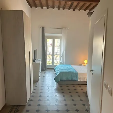 Lungarno Konukevi 3*